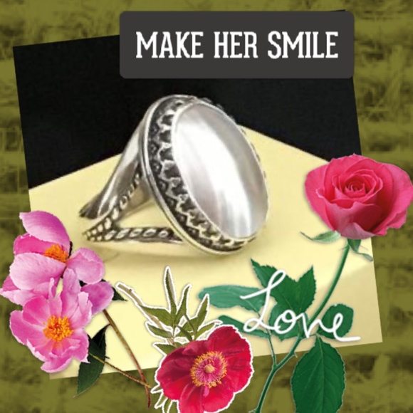Jewelry - Mother of Pearl & Sterling Ring